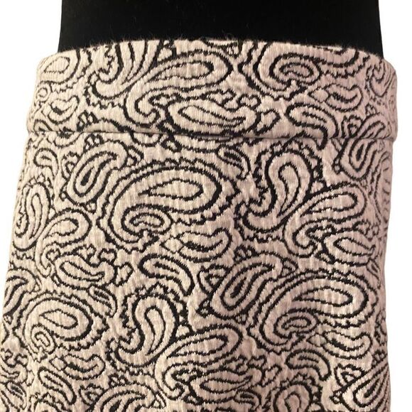 Michael Michael Kors White with Black Paisley Pencil Skirt Size Medium - Picture 6 of 10